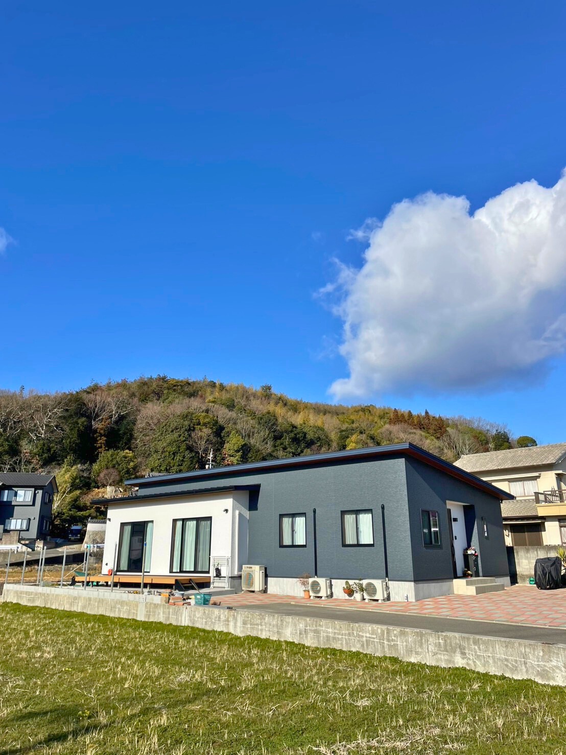 光を取り入れた広々とした平屋の画像